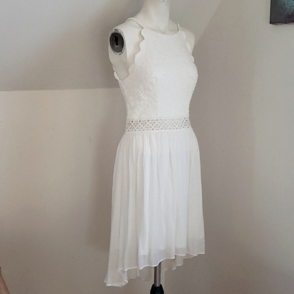 BCX DRESS Junior White Lace Keyhole Sleeveless Halter Knee Length Hi-Lo Dress, 9 - Picture 6 of 16